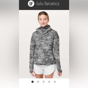 Lululemon Forever Endeavour Long Sleeve
Rush Jacquard Black White size 8